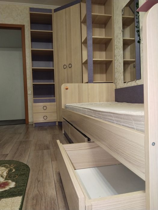 Угловой шкаф+детская кровать