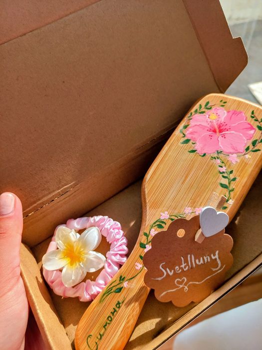 Ръчно рисувани четки за коса