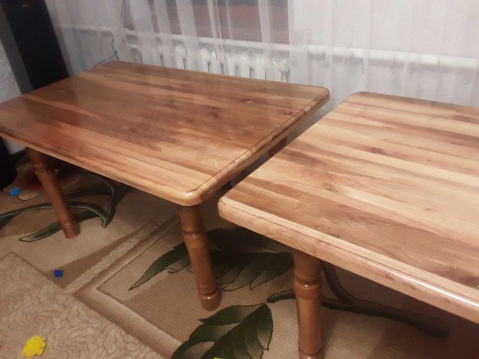 Два стола из натурального ореха
