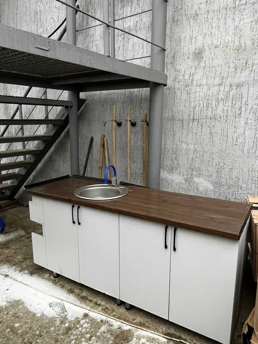 Продам кухонный мебель