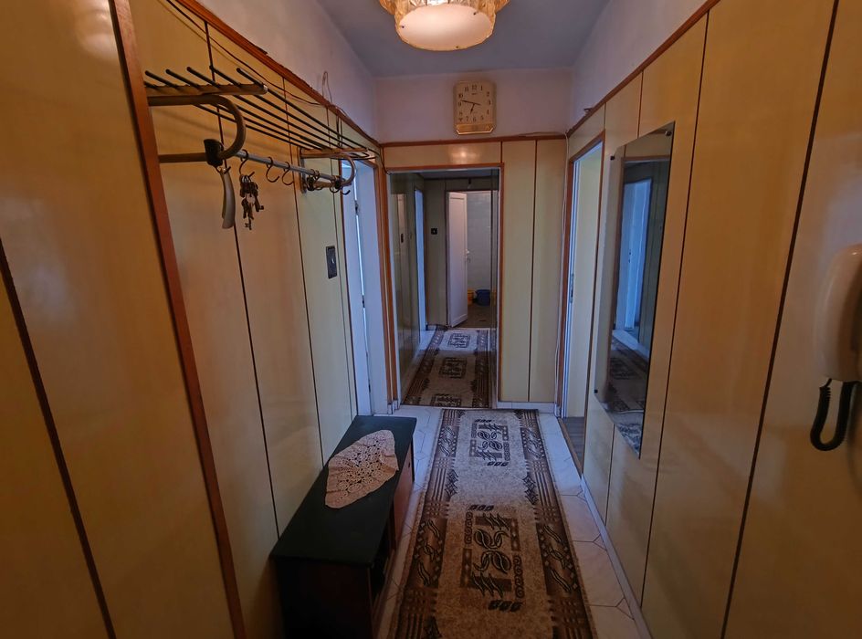 Тристаен апартамент в Три чучура център