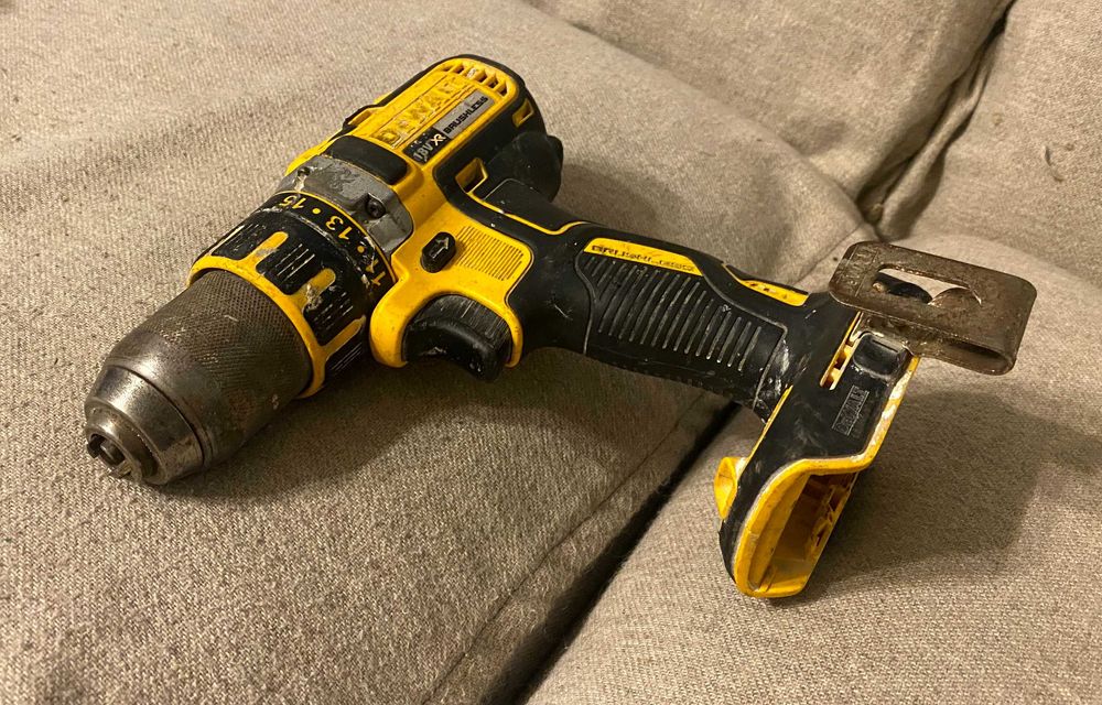 Masina de gaurit insurubat DeWalt DCD790 18V XR Brushless