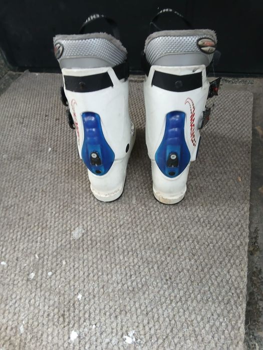 Ложные ботинки для лыж