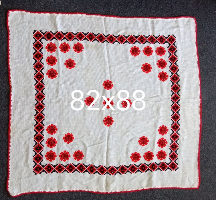 Fețe de masa cusute la mâna