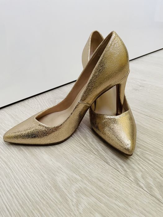 Vând pantofi cu toc Bershka