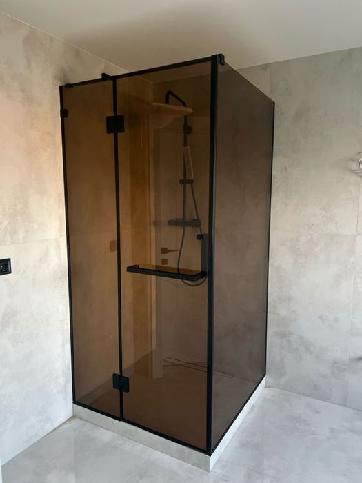 Душевые кабины из закалённого стекла на заказ