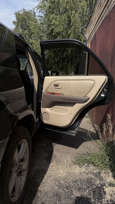 Продам машину ,  LEXUS RX 300