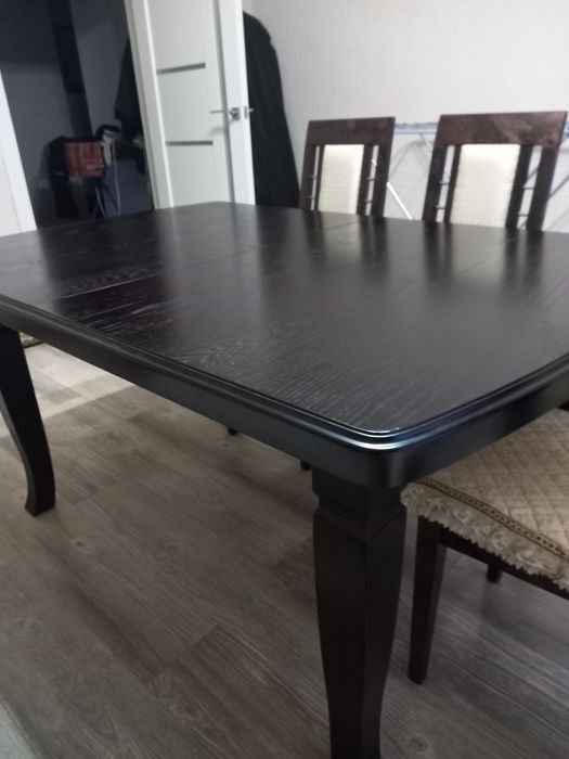 Продам стол для гостиной