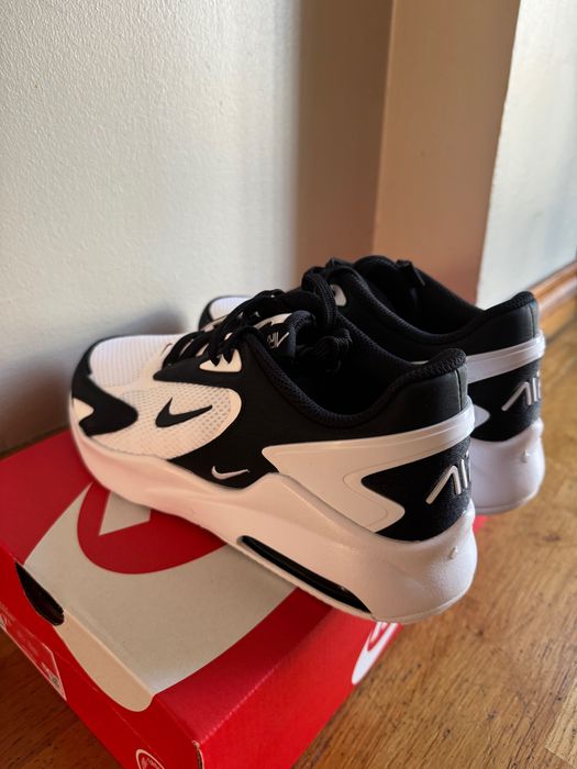 Маратонки NIKE AIR MAX BOLT черно с бяло .