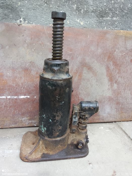 Домкрат гидравлический