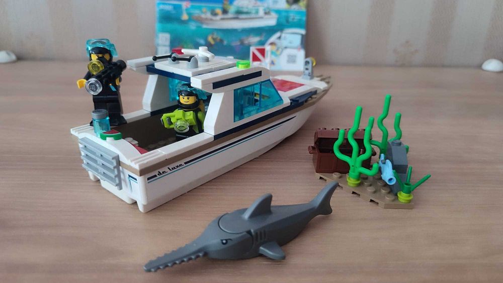 LEGO City Great Vehicles - Iaht pentru scufundari 60221