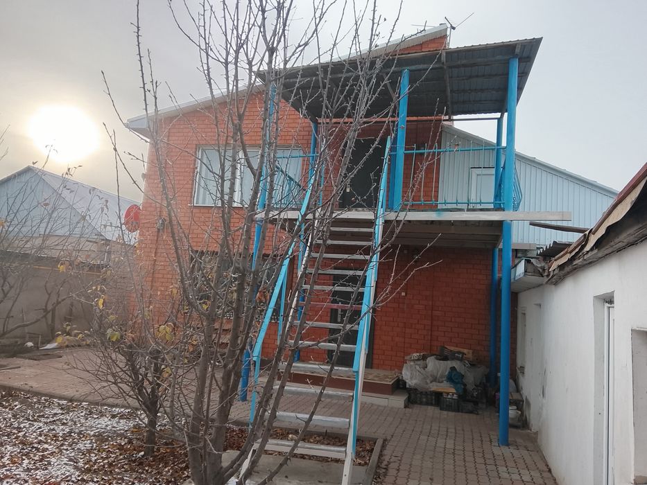 Продам коттедж двух этажный