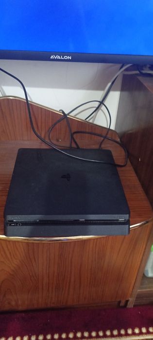 Playstation 4 slim сатылады