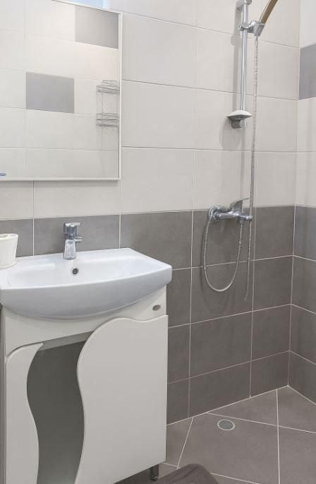 Дава се под наем Двустаен апартамент в Варна, Цветен квартал - 62 кв.м за 430 € - Снимка #4