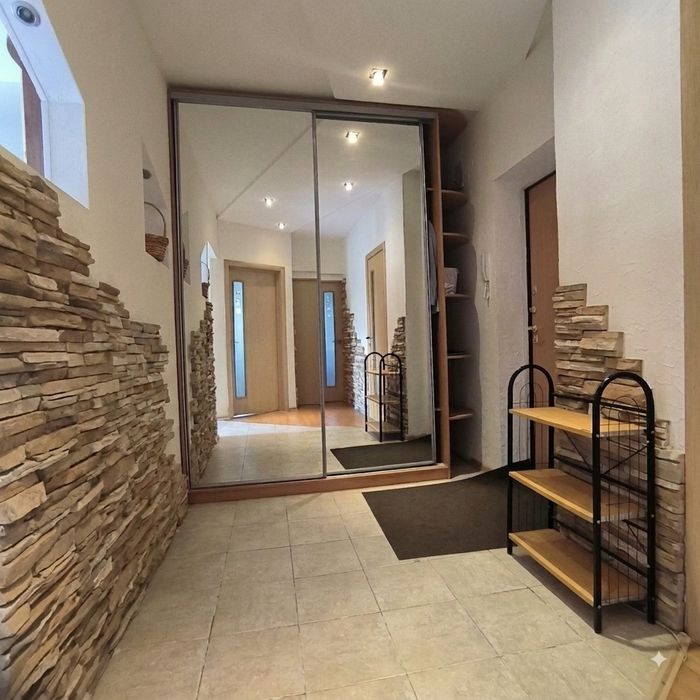 Продам 2 ком квартиру в центре