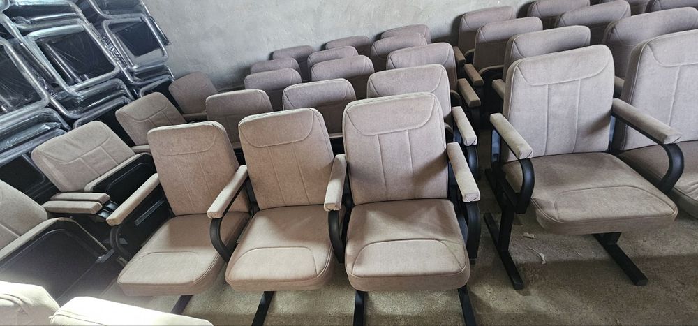 Konferensiya, teatr va akt zallari uchun kreslolar sotiladi