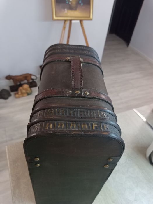 Стара дървена кутия за алкохол