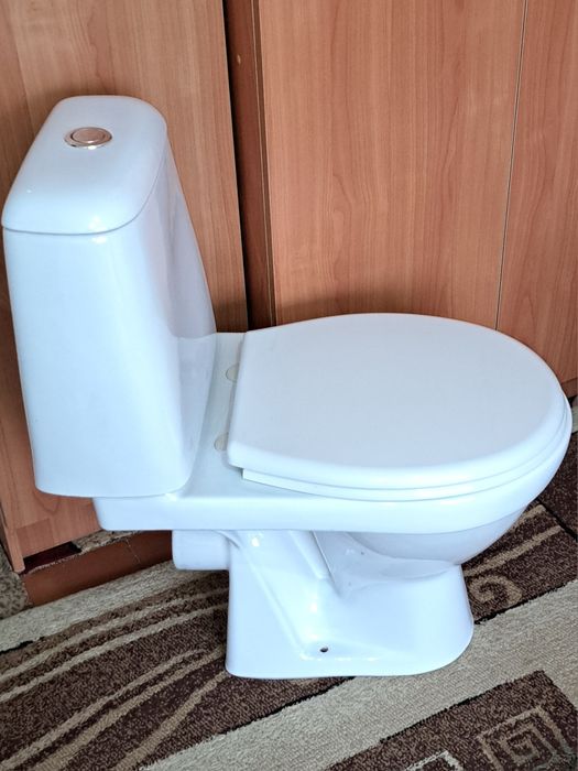 Унитаз в сборе в отличном рабочем состоянии б/у