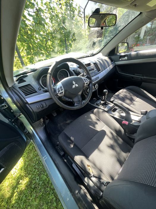 Mitsubishi lancer avariat