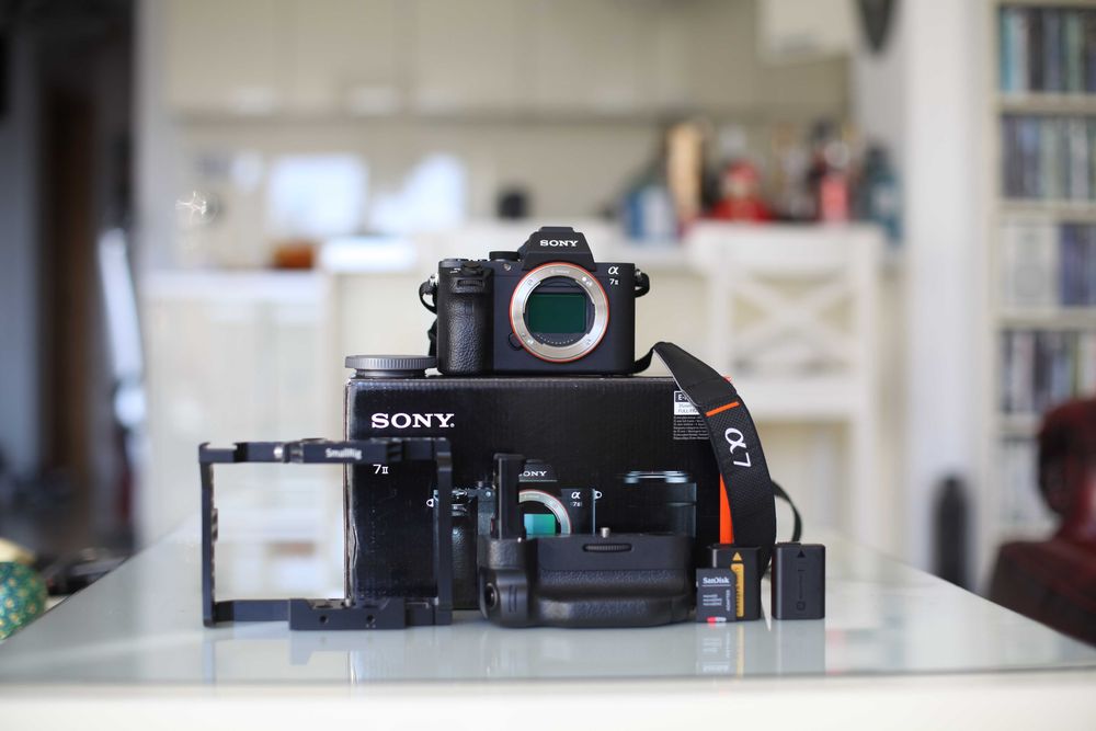Sony A7 II + SmallRig Cage + VG-C2EM Grip + КАТО НОВ, 10 248 кадъра