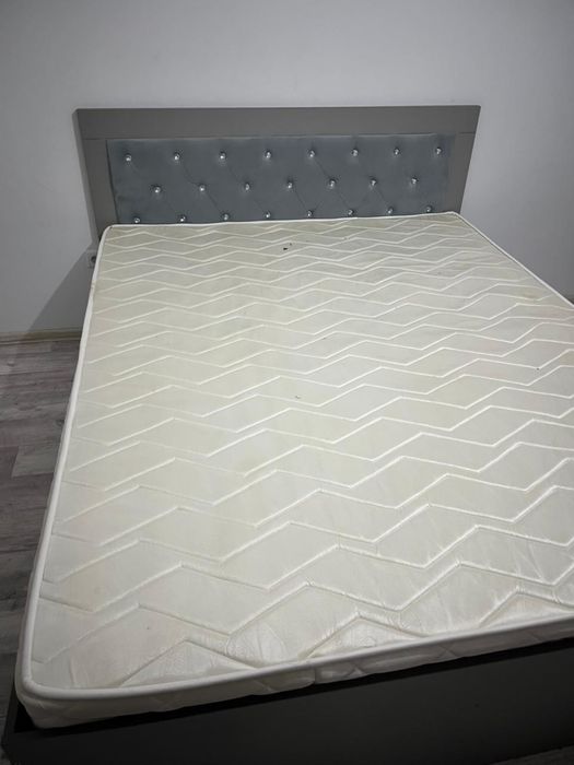 Спальный диван(2 м х 1,60 м)