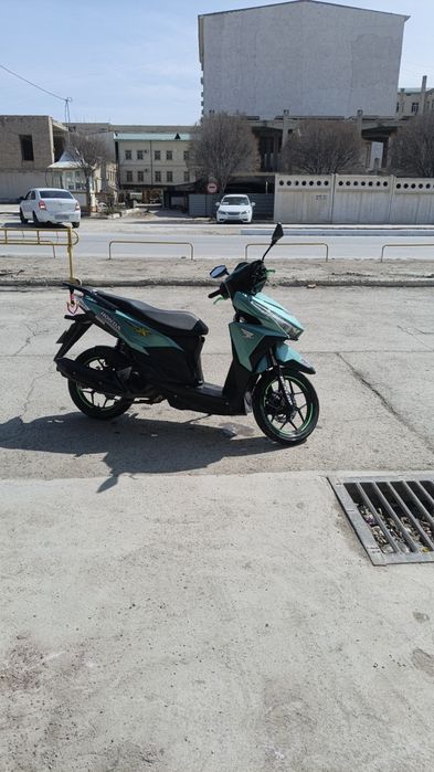 Продаётся скутер Honda Click 175