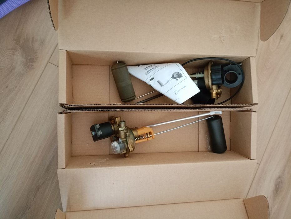 Продавам аксесоари,аларма от Ауди 80 Б3/A4