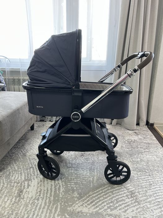 Продам коляску 3 в 1