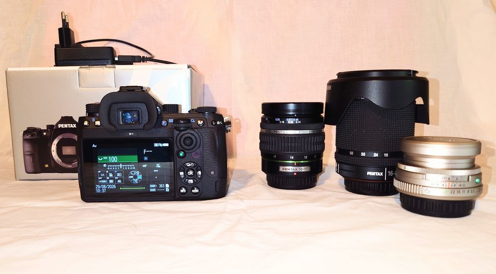 Camera foto DSLR Pentax K3 mkIII si  obiective si accesorii