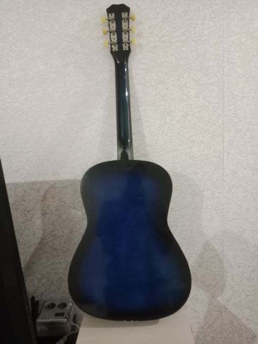 Гитара чёрно синяя
