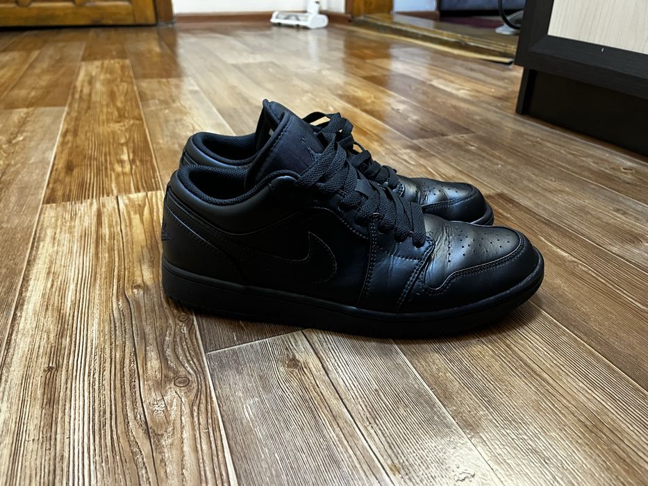 Nike air jordan low total black