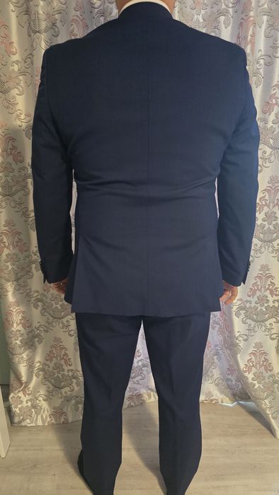 Costum bleumarin