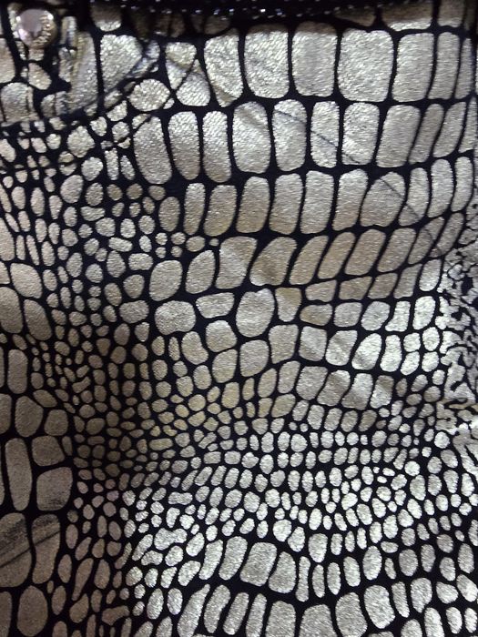 Blugi cu imprimeu snake print auriu, model superb