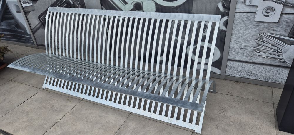 Градинска пейка от метал