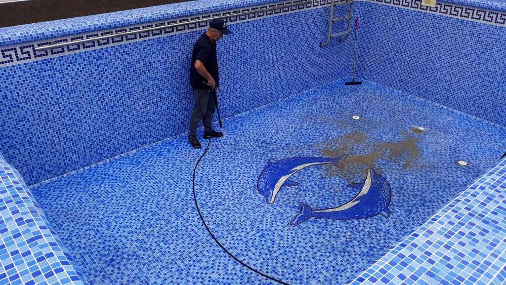 Мойка бассейнов. Уборка Чистка бассейнов.Ремонт Бассейн ювиш. Недорого