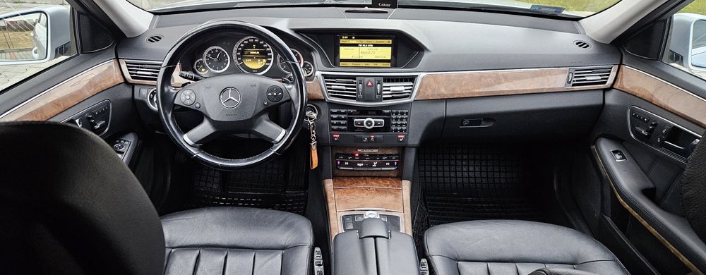 Vand sau schimb Mercedes E350 BlueEfficiency 4MATIC 2012