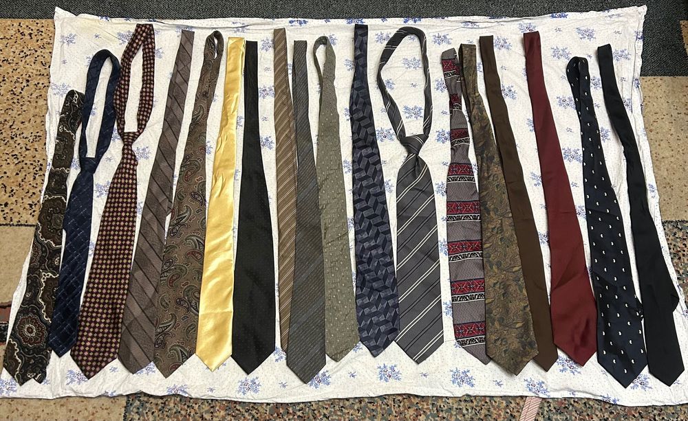Галстуки для костюмов рубашек