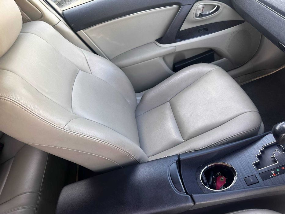 Кожен салон – Toyota Avensis T27 (2009–2015), комби