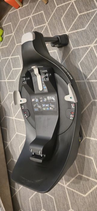 Vând scoică auto Maxi-Cosi Coral 360 cu baza Isofix.