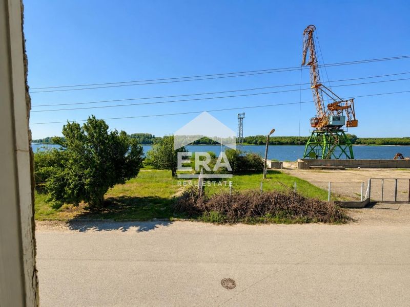 Къща с гледка към река Дунав в гр.Тутракан