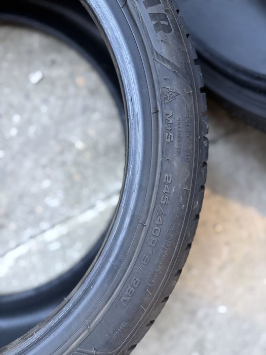 2x 245 40 19 Goodyear Ultragrip Performance (*)