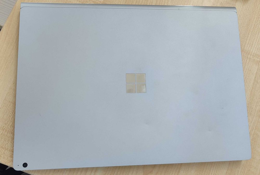 Microsoft surface book 2