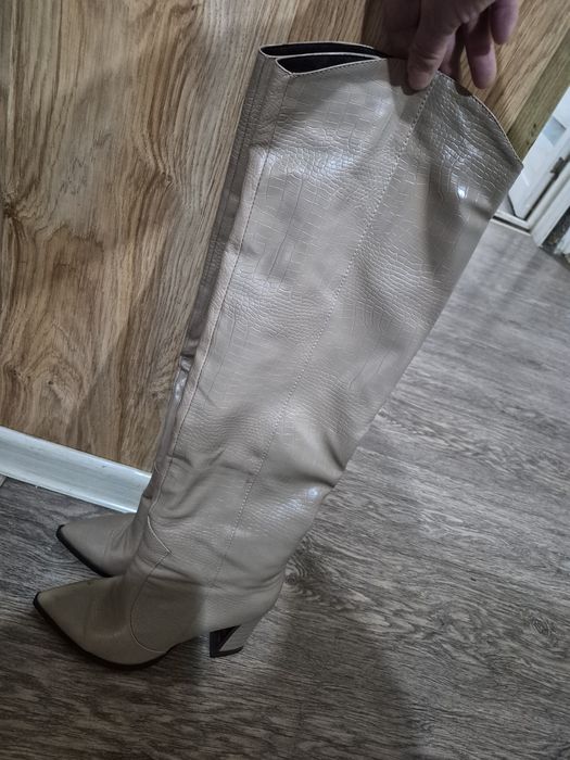 Продам демисезонные сапоги ботфорды