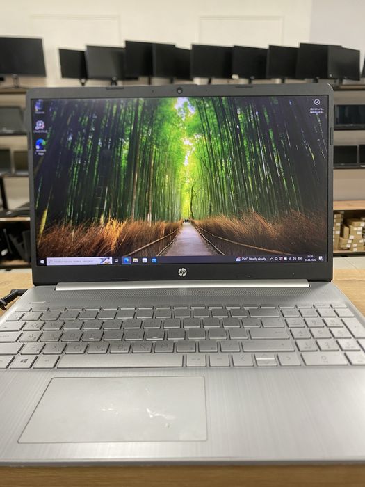 Ноутбук HP i3-1005G1/RAM8/SSD256/UHD Graphics