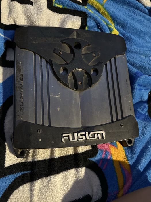 Vand sau schimb amplificator subwoofer auto fusion de putere 450w rms per canal