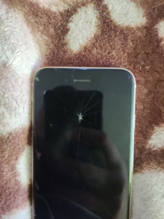 Продам айфон 6с.