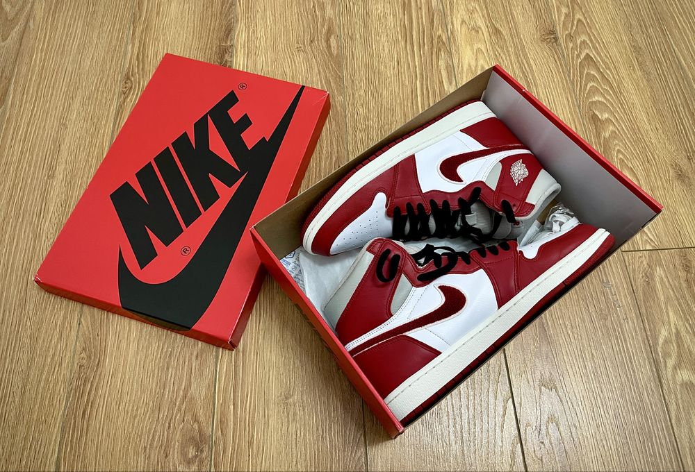 Nike Air Jordan 1 Retro OG - 43 - Newstalgia Chicago