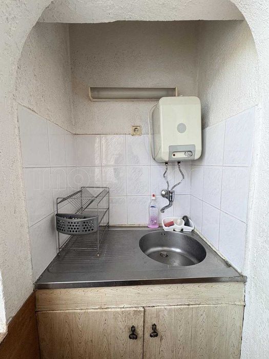 Тристаен тухлен апартамент в жк. Христо Ботев