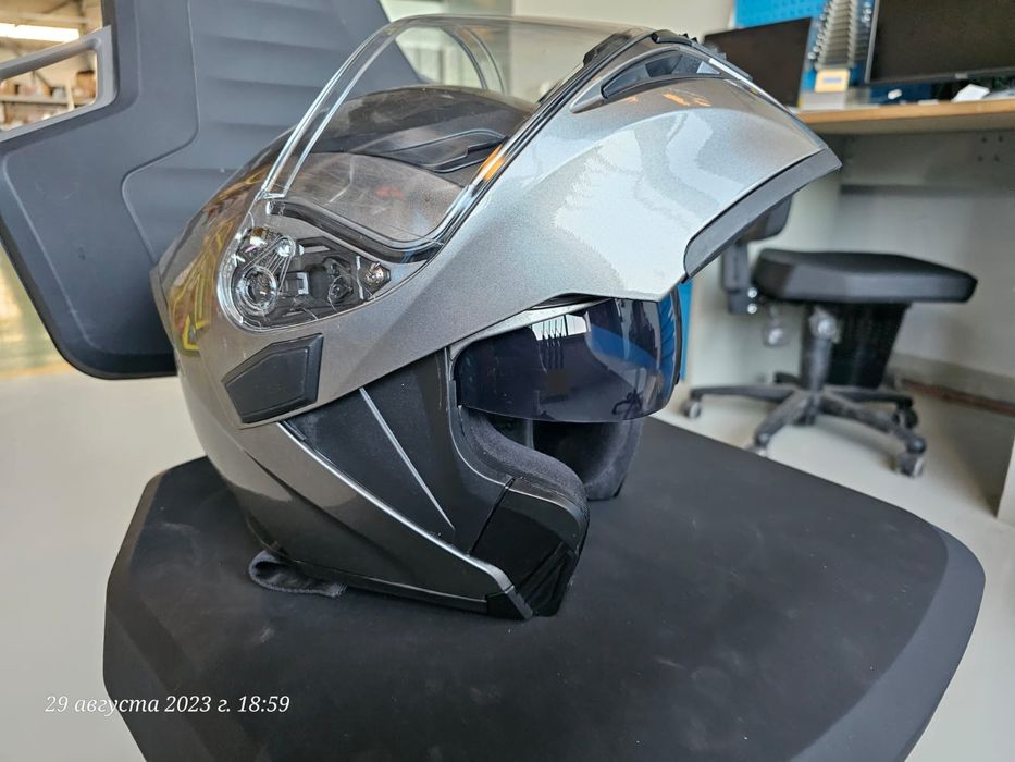 Мото шлем в отличном состоянии