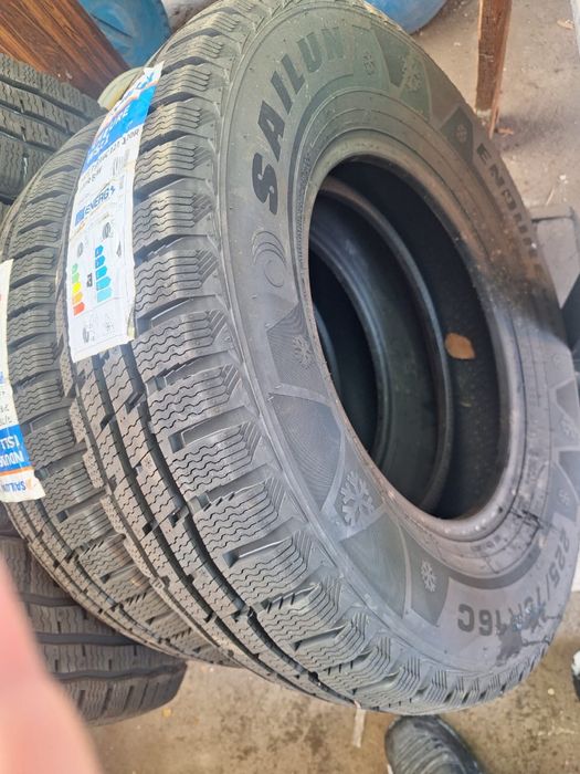 Зимние шины 225/75/16